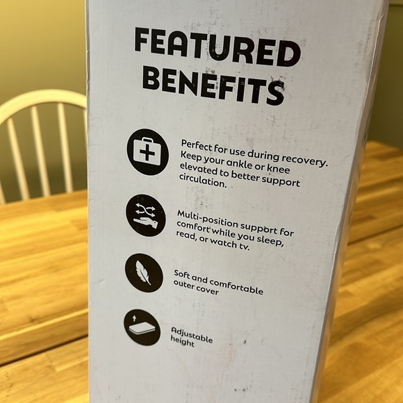 PURE COMFORT ⭐️  leg elevation pillow - Picture 6 of 8